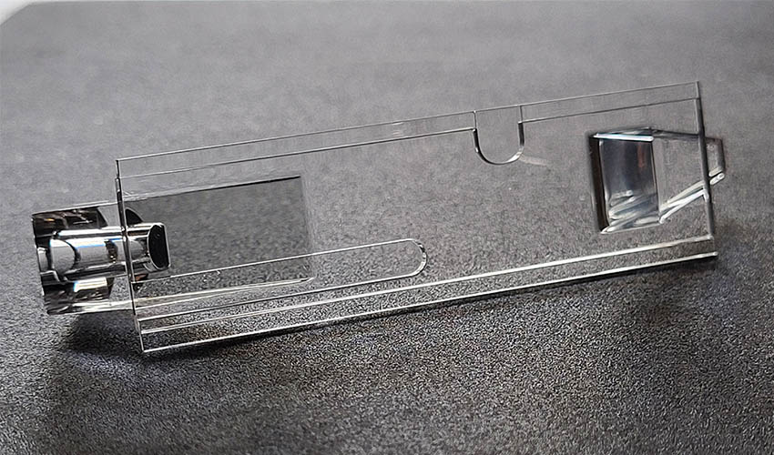 Image of a custom optical light guiding bridge manufactured by EXXELENS